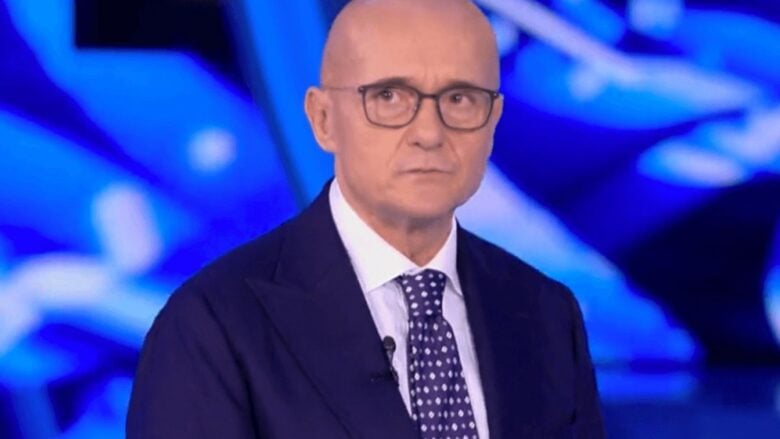 Grande Fratello, Alfonso Signorini scioccato: ex gieffino dell’ultima edizione ha spifferato ogni cosa!