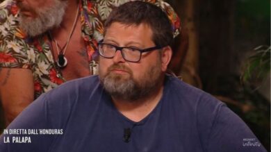 Isola dei Famosi, Dino Giarrusso spara a zero su Mario Adinolfi: “Il più abile giocatore”
