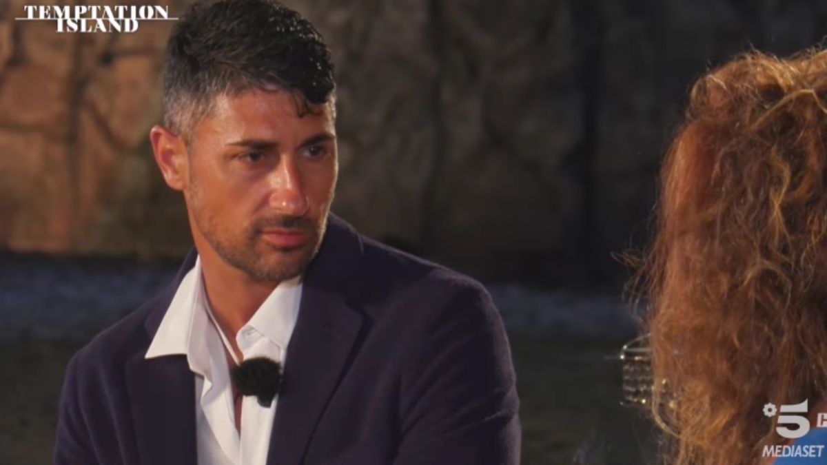 Temptation Island, Alessio chiede un nuovo falò di confronto con Sonia e ammette: “Vorrei chiederti di uscire insieme per…”