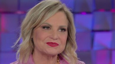 Verissimo, Simona Ventura retroscena sul GF: “Facevo l’Isola dei Famosi da opinionista quando i dirigenti Mediaset mi hanno chiesto…”